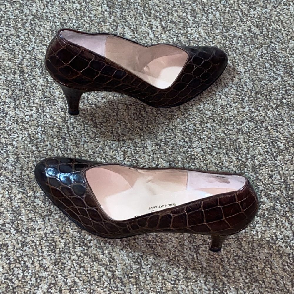 Elegant Brown Crocodile Pattern Women's Pumps Size 7.5 Us